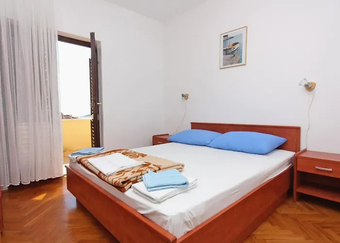 Apartment With A Parking Space Hvar - 3229